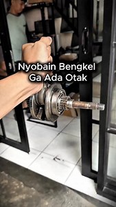 Kruk As ❌ KKRRUUKK AASSSS ✅ . @jorg.lathe mah udah biasa sama modip modip kruk as model begituan mah, SEPELE 😜 . Btw ada yg tau ga aslinya itu kruk as apaan? 😭 | Johan Racing Motor