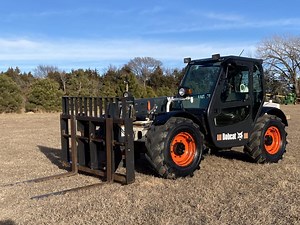 2002 Bobcat V518 VersaHandler 4x4x4 Telehandler | Construction