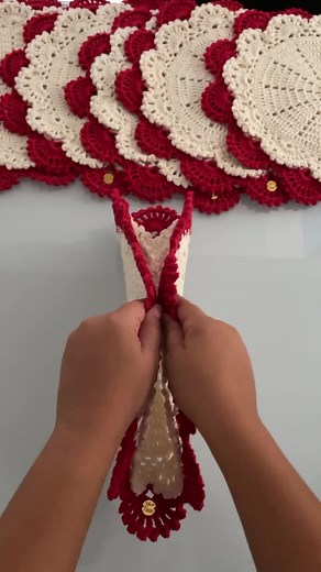 Beautiful Red and White Crocheted Table Setting Ideas