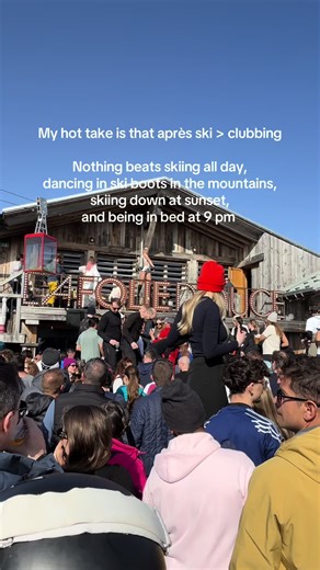 Why Après Ski is Better Than Clubbing
