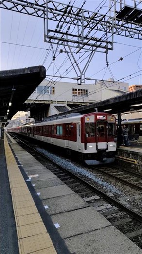 河内国分駅を通過する快速急行 大阪上本町行 VC22 + VW27 + FC53