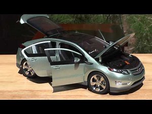 Chevy Volt 1:18 scale detail model 2012 DTV