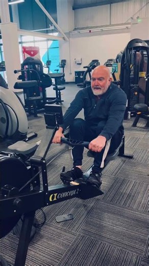 Concept 2 rowing 100m sprints. Kept it at sub 1:17 500m pace. Not bad for 55👨🏻‍🦳strength Erg next