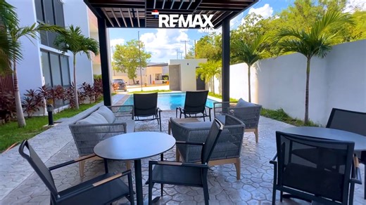 REMAX MID Mérida on Instagram: "✨ Vive en las alturas: Penthouse en Meritana, Conkal ✨ Disfruta de un estilo de vida moderno y exclusivo con este penthouse de lujo en Conkal, con roof-top privado, amenidades premium y todas las comodidades que buscas. 🏢 2 recámaras (cada una con baño propio) • ☁️ 1 medio baño 📐 119.7 m² interiores + 114 m² de roof-top privado 🌇 Piso 7 — vistas panorámicas, zona tranquila con alta plusvalía 🏊 Amenidades: alberca estilo resort, gimnasio, rooftop lounge, áreas 