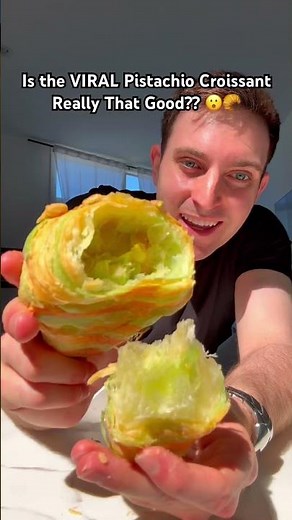 Is the VIRAL Pistachio Croissant Really That Good?? 😮🥐 #croissants #beautifulpastries