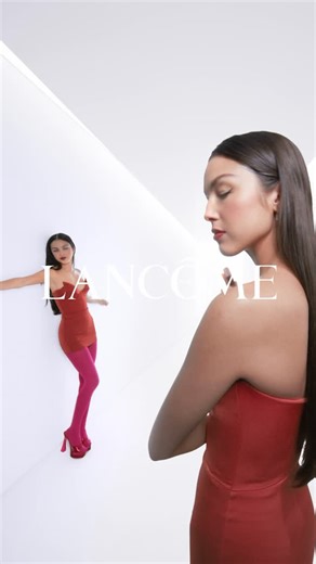 Get obsessed with the 3D juicy shine of the new Lip Idôle JuicyTreat™️. Treat yourself to weightless, non-sticky shine. #lancome #lipidole #juicytreat | Lancôme
