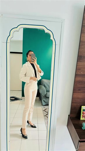 Classy mood🤍 #officewear #fashiontok #besmart #fyp Choose one of your fav outfit 🤪
