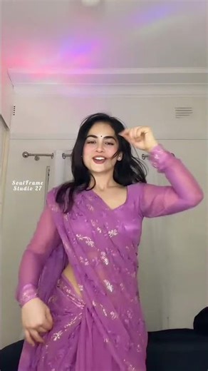 Har lehja naach raha hai… rang bhi, rooh bhi. ✨💜