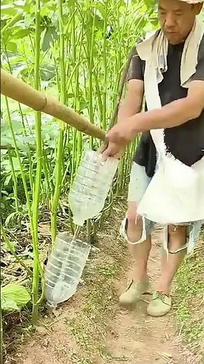 Clever DIY Fertilizer Spreader for Easy Farming