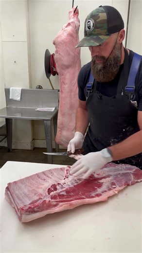 909K views · 10K reactions | Pork belly for bacon 肋 #reels #reelsfb #video #bacon #food #foodie #pork #pig #porkbelly #butcher #butchering #thebeardedbutchers #viral #trending #toolsofthetrade | The Bearded Butchers | Facebook