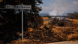 El incendio de Lleida, el primero de gran magnitud del verano, deja dos muertos en una granja