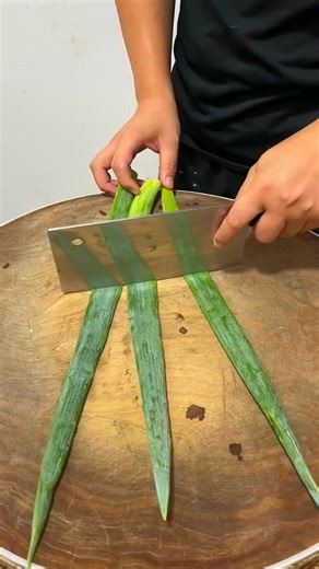 Mastering the art of traditional sword-making ✨ Crafting history one blade at a time! #TraditionalSkills #HandmadeArt #Craftsmanship | Lorita Carrnan | Facebook