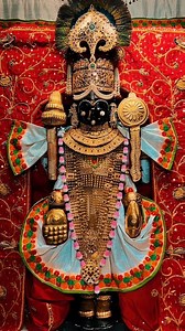 દ્વારીકાધિશ | રાજા ધિરાજ ⚜️🙏 . . . . . . #dwarkadhish #dwarka #darshan #dwarikadhis_daily #deval #dwarikanonath #dwarikadhishdailydarshan... | Instagram