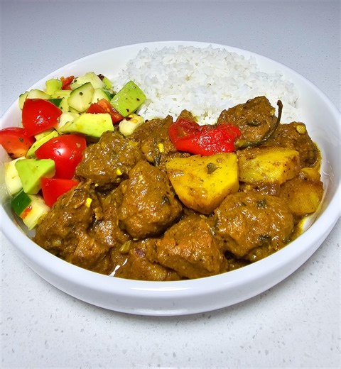 🇬🇾 Deer/ Venison curry recipe/ curry Deer ingredients: 2 1/2 lbs deer meat / Venison 1 tsp seasoned salt 2 tsp beef bouillon 1 tsp complete seasoning 1 tsp onion powder 1 tsp garlic powder 1/2 tsp black pepper 2 tbsp green seasoning 2 medium potatoes 1 medium onion chopped 8 cloves garlic minced 2 tbsp grated ginger 2 stalks parsley chopped 2 stalks scallions chopped few stalks thyme 1 habernero ( optional) 1/2 tsp seasoned salt 1 tsp beef bouillon 1 tsp complete seasoning 1/2 tsp black pepper