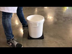 Lid Locker keeps Click Pack in place