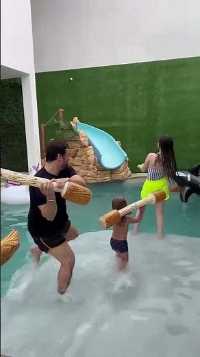 LUCCAS E LUKE FAZEM PEGADINHA COM GI NA PISCINA