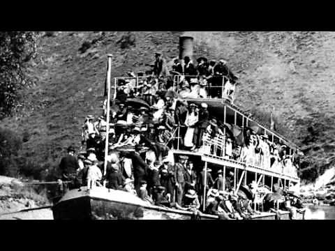 Navigating the Whanganui River