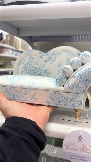 Charming Shabby Chic Jewelry Holders for Your Home