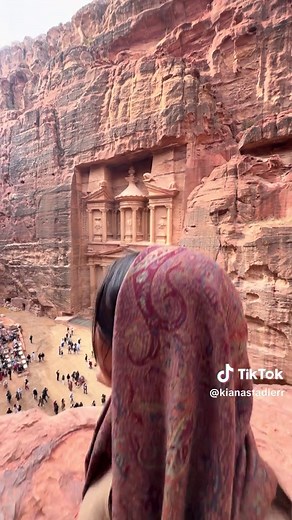Exploring the Wonders of the World: Petra Awaits