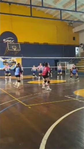 Último lance do 1º set. #volleyball #voleibol #voleifeminino