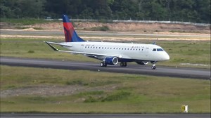 139K views · 5K reactions | Mais uma exportação Embraer Mais um Embraer 175 deixando a fábrica com destino aos EUA para voar nas cores da Delta, com operação pela SkyWest. O N310SY realizou o voo SKW310 nesta quarta-feira (29) e somará aos mais de 70 que a empresa já opera. A Skywest é a maior operadora do E175 no mundo e comprou mais 16 aeronaves da Embraer. Vídeo: Aviação Amazônia #aviacaoamazonia | Aviação Amazônia | Facebook