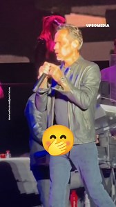 One of the most prolific singers in the Latin world, but he is not immune to low temperatures or their effects on his singing. | Icons