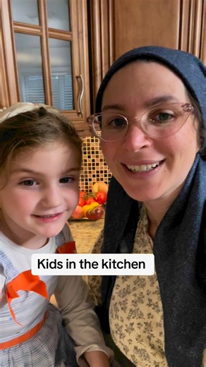 477K views · 7.3K reactions | Kids in the kitchen, Aviva is helping me make sunny side up eggs. #cooking #kidsinthekitchen #momlife #dinner | Miriam Malnik-Ezagui | Facebook