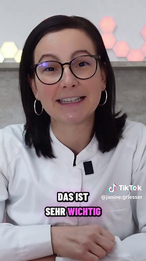 Pflanzliche Schlafmittel wirken meist sanft. Sie können beruhigen – aber selten stark einschlafen lassen. 👉 Im Hauptvideo ordne ich ein, wann pflanzliche Mittel sinnvoll sind und wann andere Ansätze wichtiger werden. 🎥 Das ganze Video findest du auf meinem YouTube Kanal. #schlafmittel #baldrian #schlafprobleme #gesundheitverstehen #einordnungstattpanik