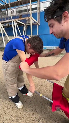 Creative Stretcher Hacks: MacGyver Your Way to Safety! 😱🛠️👕 #5MinuteChallenge