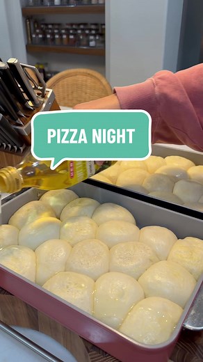 If you like a really thick crust on your pizza, this is my favorite way to make it . #Pizza #DinnerIdeas #PizzaNight #rhodesrolls #bread