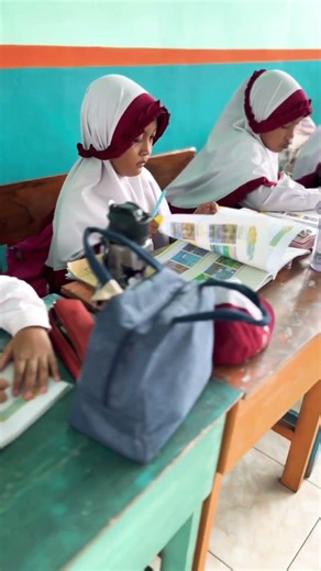 Suasana pelajaran pagi ini di kelas terbuka #aluswah #belajarbahasainggris