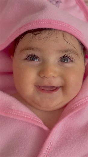 ‎ماهلین/بچه/کودکی/بلاگر‎ on Instagram‎: "قند آوردم براتون🫠😍 . . . @mahlin_azd @mahlin_azd #حموم #آب_بازي #تمیز #آواز #خنده #خوندن #آوا #موسیقی #اسباب_بازی #سیسمونی #تپلی #آبگرم #طنز #فان #کلیپ #بازیگری #آبتنی #خوشگل #دخترونه #دخترونه_فانتزی"‎