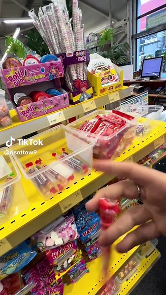 Exploring Candy Flip Techniques in Pen Spinning