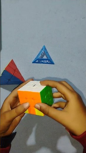 how to solve 3x3 Rubik cube twist corner