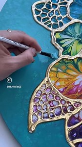 350K views · 6.1K reactions | I usually don’t use round canvases, but this was shouting for a big change. It’s gone (in lovely collectors home), but the full step by step tutorial with all the materials listed and step by step process is still on my patreon (you can find it in my comment). I wish you all successful and creative new week ❤️ #love #gold #colours #fluidart #acrylicpouring #art #artist #artistsoninstagram #change #mii #miipaintings | Mii.paintings | Facebook