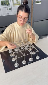 Building a space truss with Mola 1, 2, and 3! Space trusses are highly efficient structures, allowing large spans without central supports. Their three-dimensional configuration provides strength and stability with minimal material. - Montando uma treliça espacial com o Mola 1, 2 e 3! As treliças espaciais são estruturas altamente eficientes, possibilitando grandes vãos sem apoios centrais. Sua configuração tridimensional garante resistência e estabilidade com o mínimo de material. #molamodel #s