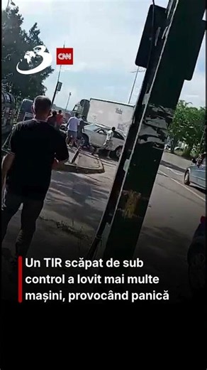 Un TIR scăpat de sub control a lovit mai multe mașini, provocând panică