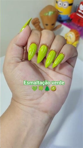 Esmaltação verde 💚 Gostaram? #nails #unhasnaturais #nailart #esmaltação #greennails #insponails