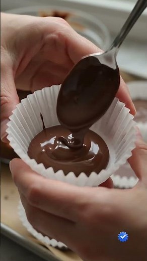 Easy Reese's Peanut Butter Cup Recipe #easyrecipe #peanutbutter #cupcake