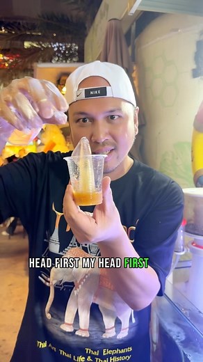 4.2K views · 61 reactions | Eating a live squid in Bangkok! 撚   Jodd Fairs Night Market Rama IX Rd, Huai Khwang, Bangkok 10310 #bangkok #thailand #bangkokfood #squid #seafood #travel | Amir Cuevas | Facebook