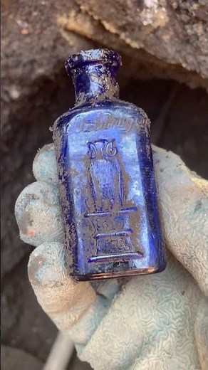Who Buried this POISON BOTTLE in the ground ?? #poison #metaldetecting #treasuresearch