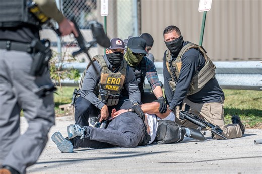 US border protection used online advertising data for mobile phone surveillance