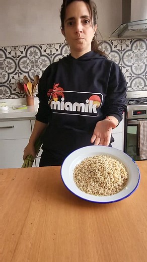 809K views · 10K reactions | Seguimos con esto no? Qué dicen? ⏰⏰⏰ La #receta lleva: Puerro Jengibre Ajo Manzana #Arroz yamaní Al final soja Jamón Huevo - Paulina las cantidades - khuolkjytddvkl | Paulina Cocina | Facebook