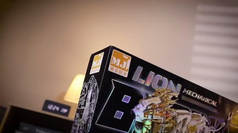 Mechanical Lion Building Block Toy Set Futuristic Mechanical Beast Model with Movable Parts & Gears Premium Mechanical Building Kit with Display Stand, Ideal Gift for Boys & Adults