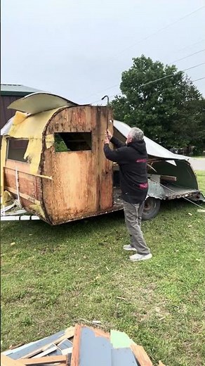Destruction of Vintage Camper Scotty 1965