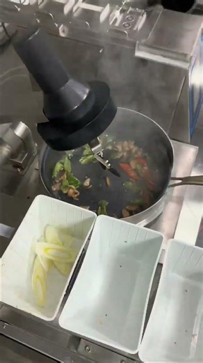 #autocooking #stirfrymachinecommercial #stirfrymachine #cookingmachine #炒菜机器人 #自动炒菜机
