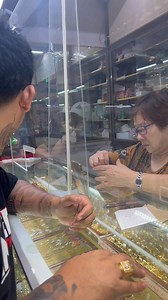 142K views · 1.1K reactions | BAKIT BA NAG MAMAHAL ANG GINTO?! Sino ba ang nag dedisyon nun? Napaka mahal na pala ng ginto ngayon Naubutan ko pa way back 2016 Nung nabili pa ko dito 1800 per gram at ngayon pag punta ko 6600 na per gram ng 18k grabe! | Pampalapot MOVES | Facebook