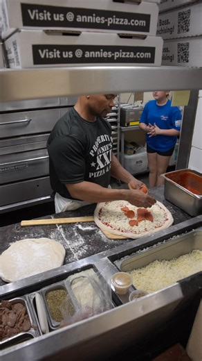 From pizza slices and subs to pasta, salads, wings, and everything in between 🍕🥗🍝 2025 was a great year of feeding our community the food we love making every day. Grateful for everyone who walked through our doors and we’re just getting started. 2026… here we come. 🤍 📍 Annie’s Pizza | Coral Springs Family-owned. Fresh food. Always. | Annies Pizza