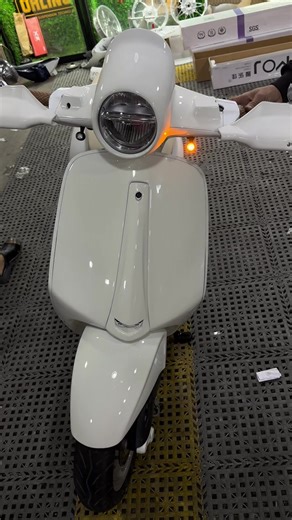 Phá cách cực chất đến từ anh chủ xe #Vespa #alien #custom #sgdxe