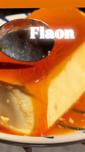 Khuôn flan gần nửa kg có độ mềm mại, mịn màng mới ra lò đến từ Flaon 🔥🔥 📌 Ưu tiên đặt trước 1 ngày & mua trực tiếp tại cửa hàng ❌ Không bán trên Shopee / GrabFood (vì phí app 27% cao hơn khi mua trực tiếp) 🚚 Ship hỏa tốc toàn TP.HCM và các khu vực lân cận. 🏡Cửa hàng chính và Bếp chính: Flaon QUẬN 1 (53/75 Trần Khánh Dư, Tân Định) 📍Chi nhánh Flaon thảo điền (10–12 Nguyễn Bá Huân) 📞 HOTLINE thương hiệu: 0938 800 091 Flan tươi nguyên bản – dành cho người yêu sự tinh tế. 💛 | Flaon -Tiệm bánh